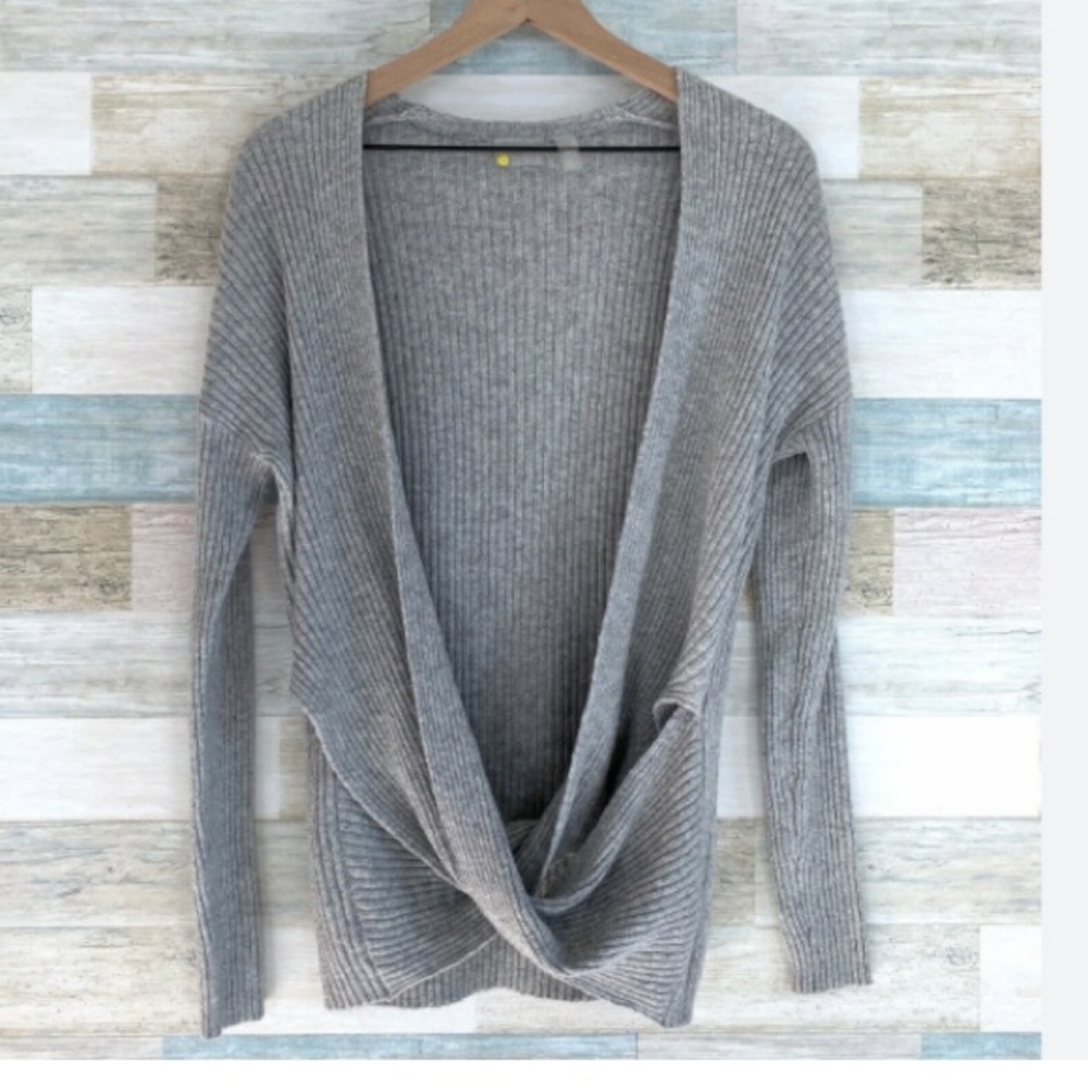 NWT! TREASURE & BOND GREY KNIT SWEATER.